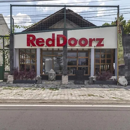 Reddoorz Plus @ Flory Hotel Yogyakarta
